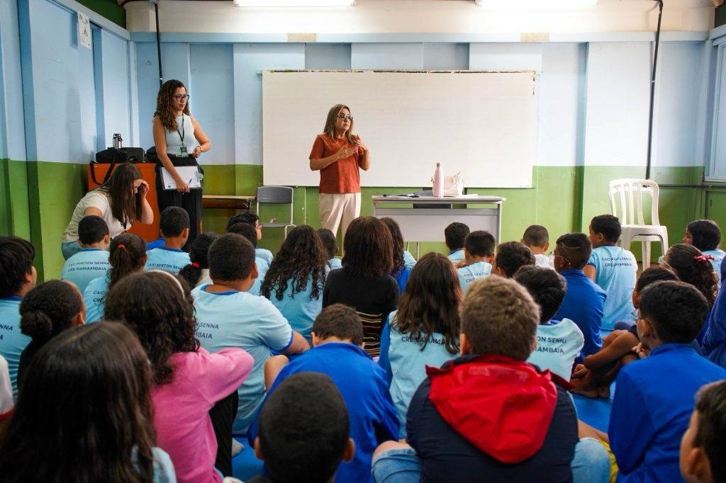 Defensoria leva testes de DNA, nova identidade, serviços de cidadania e cuidado para escolas de ensino especial