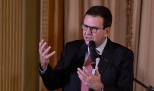 No RJ, Ruas e Paes concentram 92% das despesas declaradas na disputa pelo governo