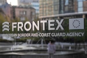 Frontex mobiliza navios no Canal da Mancha para resgatar migrantes