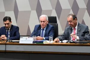 Veja quem votou contra e quem foi a favor da PEC pelo fim da escala 6×1 na CCJ do Senado
