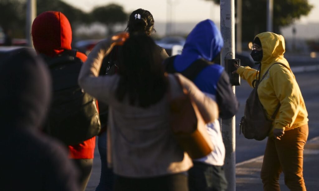 Clima no Brasil tem contraste entre frio, chuva forte e calor intenso nesta terça