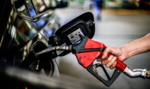 Preço médio do diesel S-10 sobe 1,3% e chega a R$ 6,97 na 2ª semana do mês, mostra ANP
