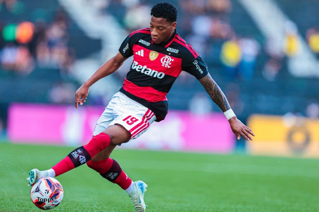 Plata não "atende aos parâmetros médicos" do Dínamo e retorna ao Flamengo
