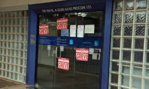 Ministro vota pelo fim da greve da Caixa e manda descontar dias parados em julgamento no TST