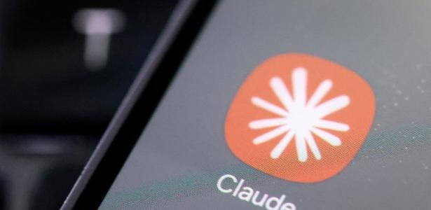 como Claude foi manipulado para armas, espionagem e golpes