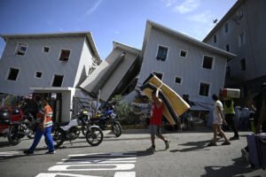Volta às aulas marcada pelo medo em região devastada por terremotos na Venezuela