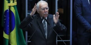 Ex-presidente José Sarney é internado com quadro de pneumonia