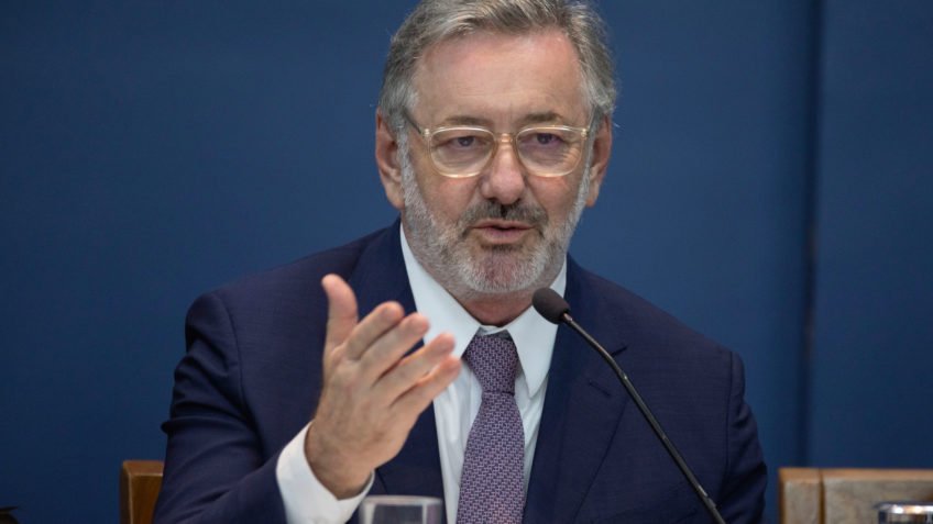 Brasil precisa se relacionar com todos os parceiros comerciais possíveis, diz ministro