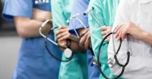 Quase metade dos médicos de UTIs brasileiras tem risco de burnout, diz estudo