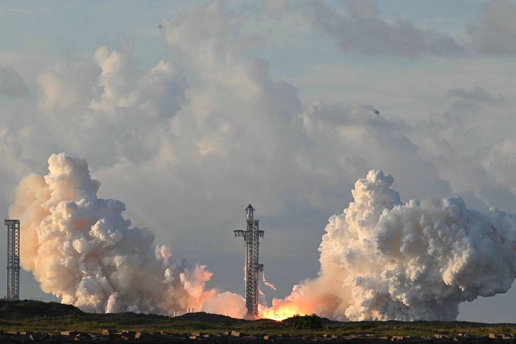 Megafoguete Starship, da SpaceX, faz primeiro voo orbital e lança satélites