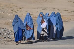 Dezenas de países instam talibãs a respeitar os direitos das mulheres