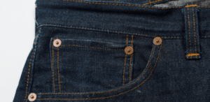 Para que serve o pino metálico nos bolsos da calça jeans?