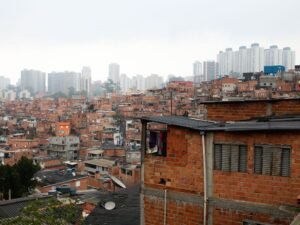 Operação contra o crime organizado em Paraisópolis tem uso de drones, cães e aeronave