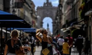 Lei das burcas, proposta pela ultradireita, começa a valer em Portugal