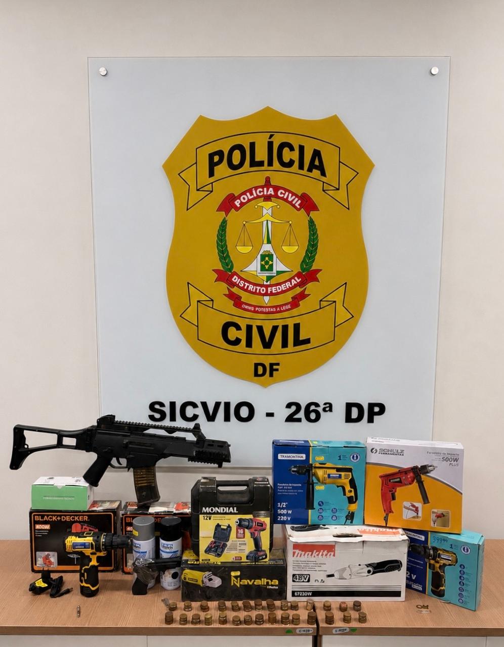 Mulher é presa por suspeita de ajudar em roubo a loja de materiais de construção em Samambaia