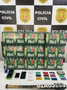Homem é preso após comprar 216 garrafas de cerveja com cartões clonados no DF