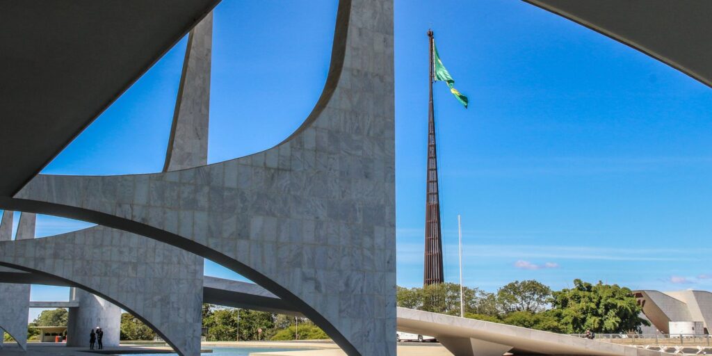 Entenda as diferenças entre as funções do presidente e do governador