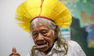 Raoni, de 94 anos, recebe cuidados paliativos em Mato Grosso