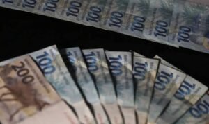 Arrecadação no ano até agosto soma R$ 2,112 trilhões, maior valor para o período desde 2000