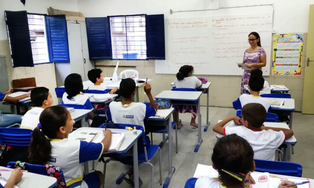 OCDE aponta que 9% dos professores no Brasil estão sem qualificação