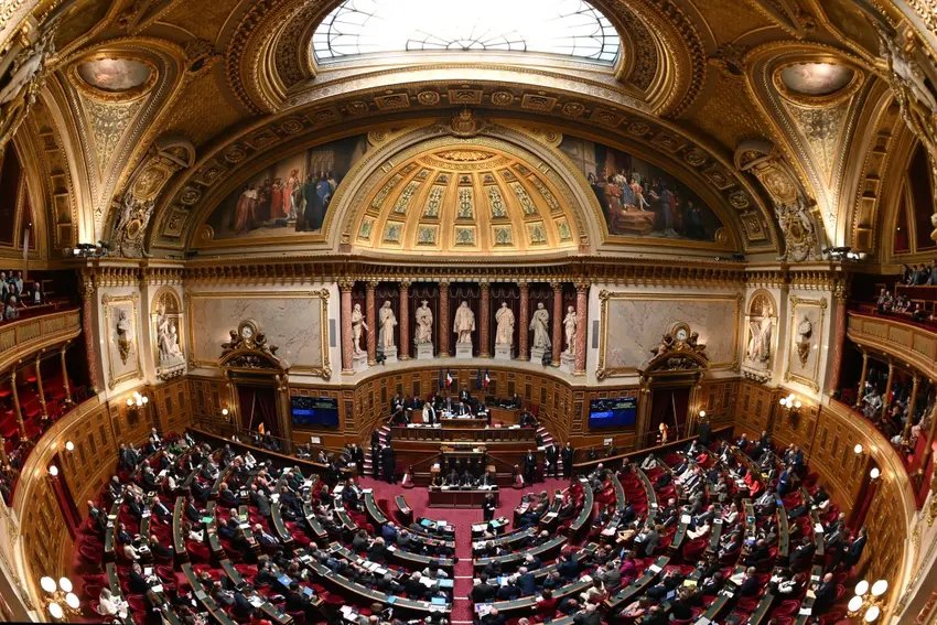 Ultradireita forma bancada no Senado da França pela 1ª vez, em meio a acusações de antissemitismo