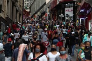 Volume de serviços fica estável em julho ante junho, revela IBGE
