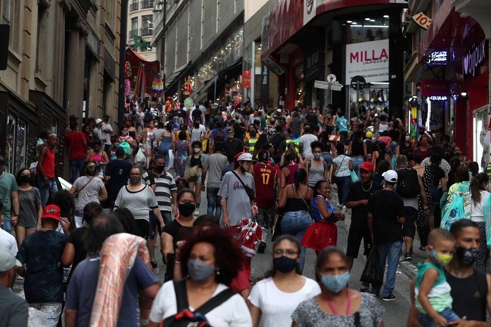 Volume de serviços fica estável em julho ante junho, revela IBGE