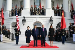 Com elogios e ‘piadas de tiozão’, visita de Xi rende cenas inusitadas com Trump
