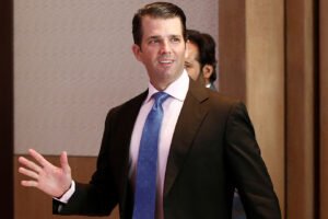 Senador pede investigação de casamento de Trump Jr., financiado por oligarca russo