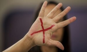 Violência doméstica interna 15 mulheres por dia com quadro de politraumatismo