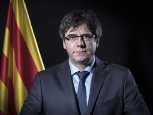 Líder independentista catalão Carles Puigdemont já pode retornar à Espanha