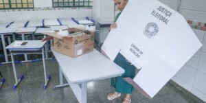 Campanhas encerram atos e TREs fazem auditoria das urnas neste sábado