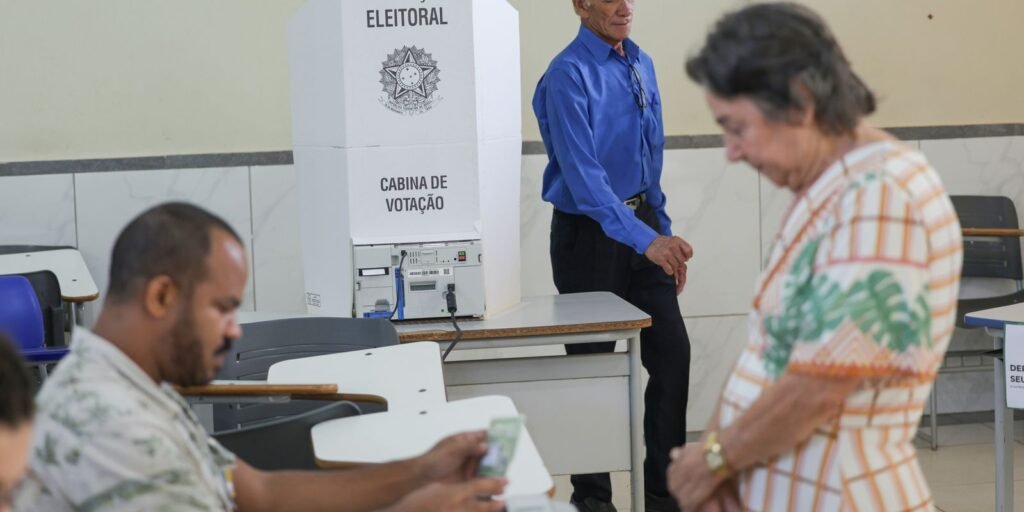 Sete cidades escolhem prefeitos junto com segundo turno presidencial