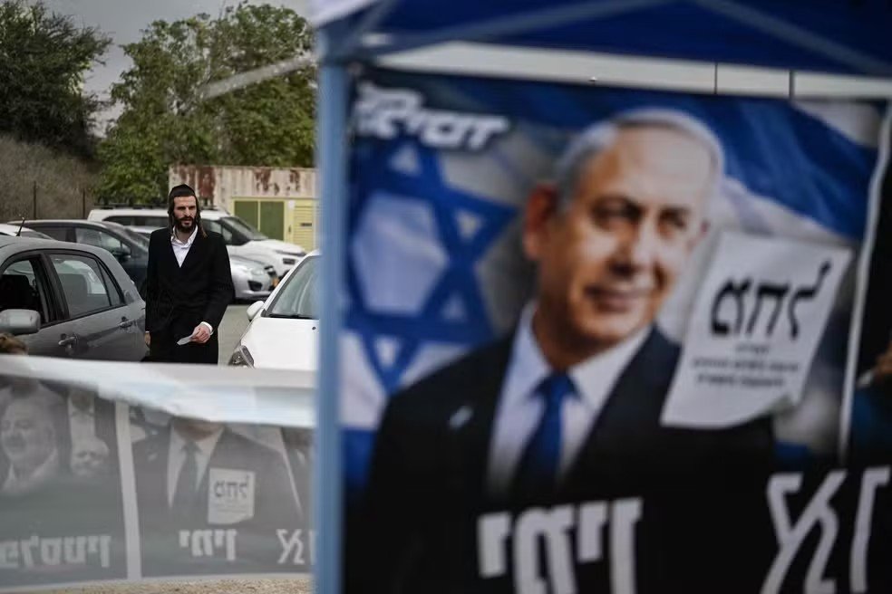 Partido de Netanyahu lidera eleições legislativas em Israel após apuração de 85% dos votos