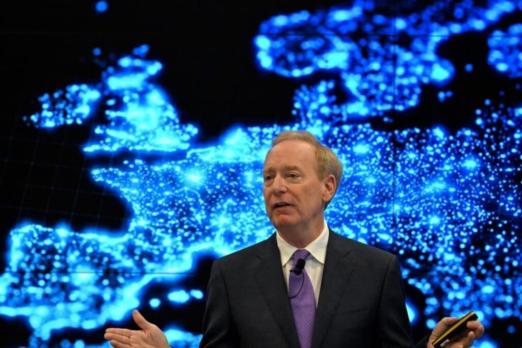 Presidente da Microsoft pede normas de segurança para IA “reais e eficazes”