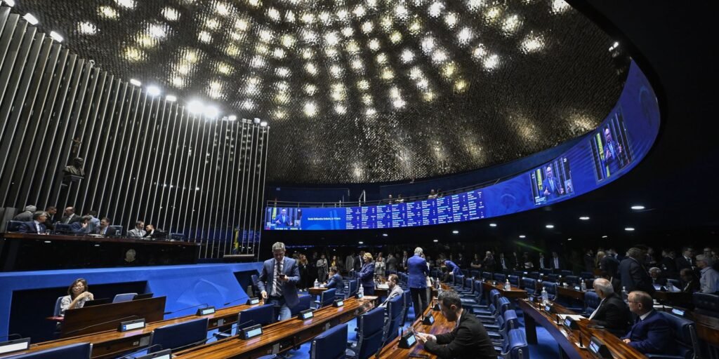 Senado abre discussão sobre PEC que acaba com a escala 6x1