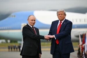 Putin diz a Trump que está disposto a “abastecer de petróleo” os mercados mundiais