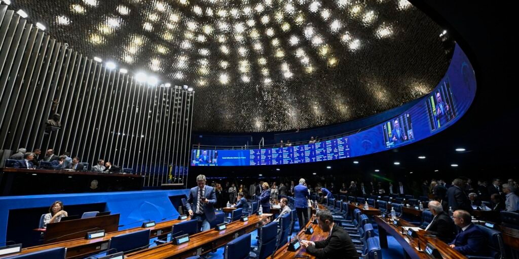 Debates sobre fim da escala 6x1 continuam no Senado