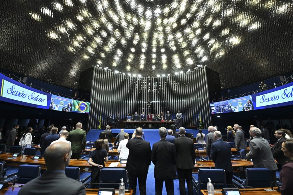 Senado aprova PEC que põe fim à escala 6×1 e reduz jornada para 40h
