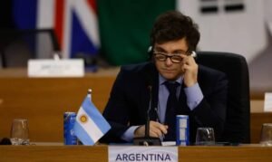 Milei irrompe na campanha eleitoral espanhola e chama Sánchez de ‘ditador’