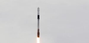 Nova tripulação faz a viagem mais rápida dos EUA à Estação Espacial Internacional