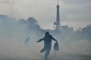 Onda de violência na França preocupa setor turístico