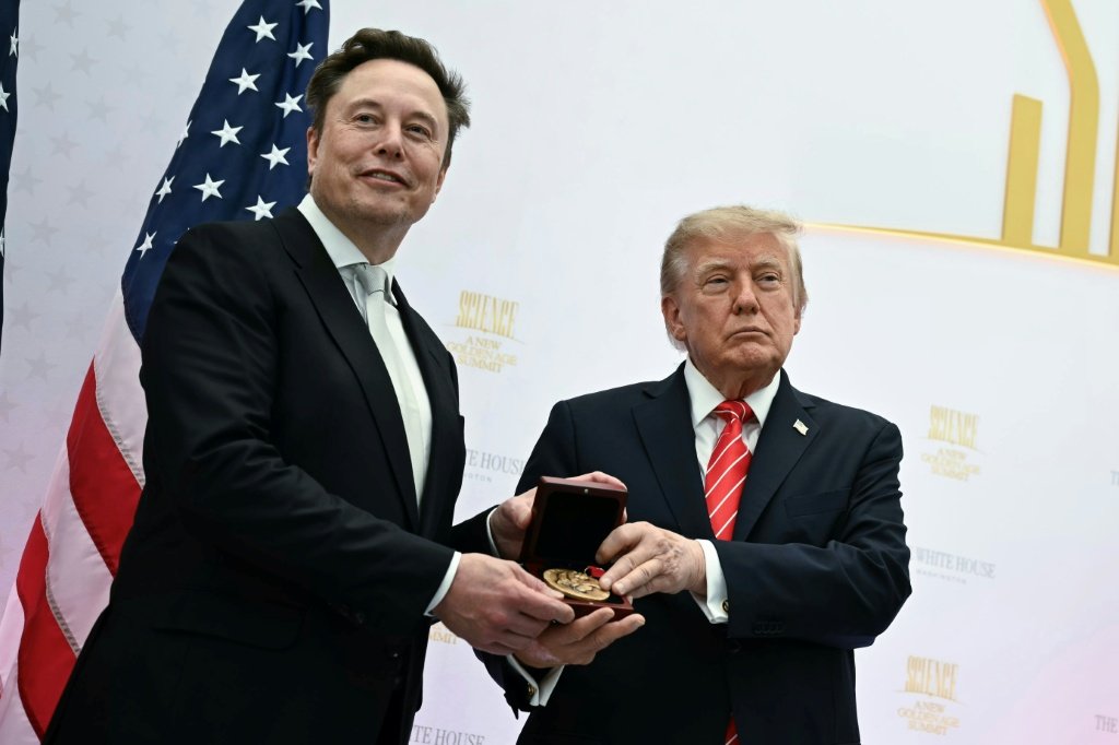 Trump conversará com Musk se restrições ao Starshield na Ucrânia persistirem
