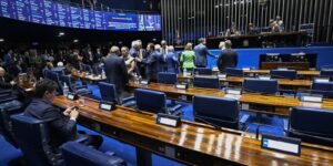 Oposição quer adiar debate sobre fim da escala 6X1
