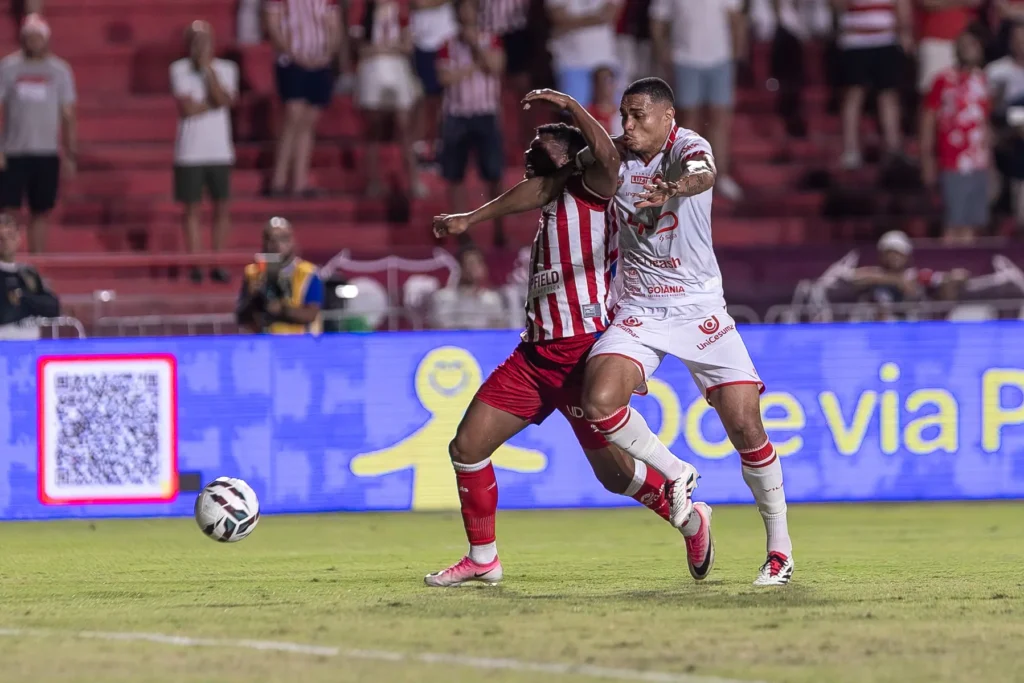 Vila Nova vence Náutico e assume liderança da Série B