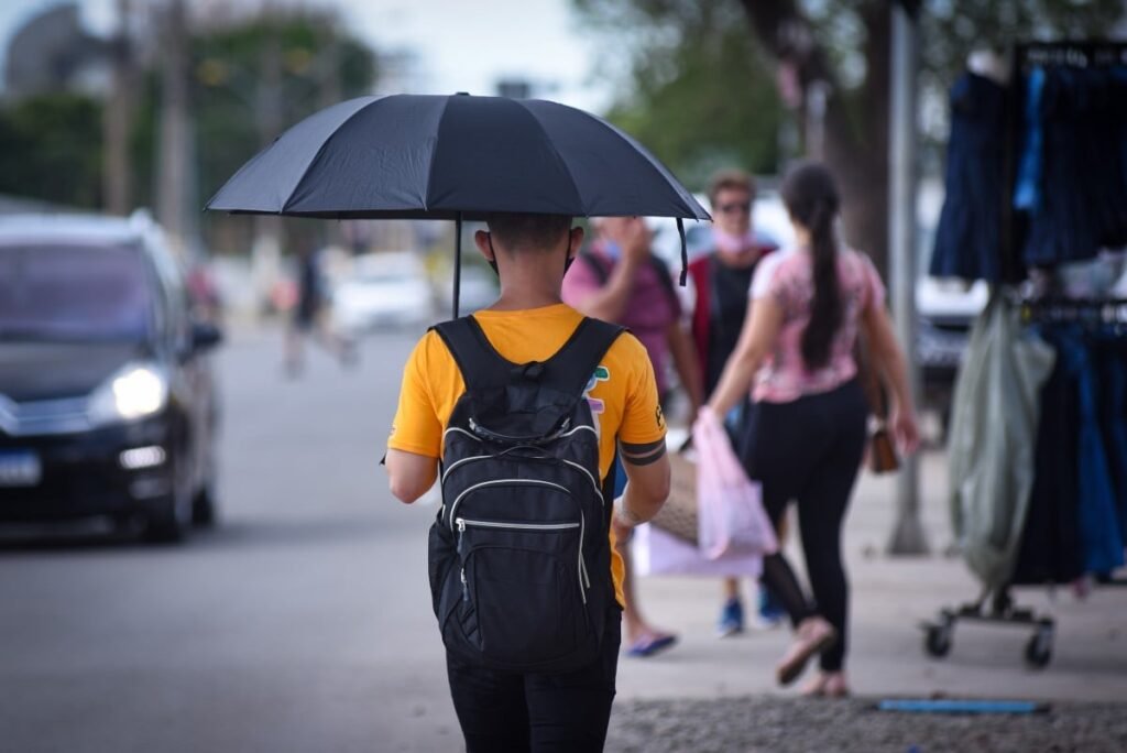 Frente fria pode provocar tempestades em 104 cidades de Goiás; veja lista ventos acima de 60 km/h, raios e queda de granizo