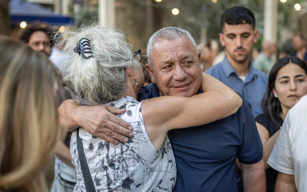 Principal rival de Netanyahu promete pôr fim ao governo do Hamas em Gaza