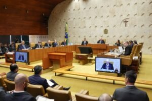 Servidor que mudou para o governo federal pode escolher regime de aposentadoria, decide STF