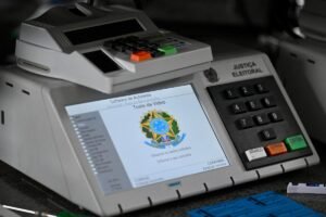 TSE rebate acusações de fraude por atraso na apuração