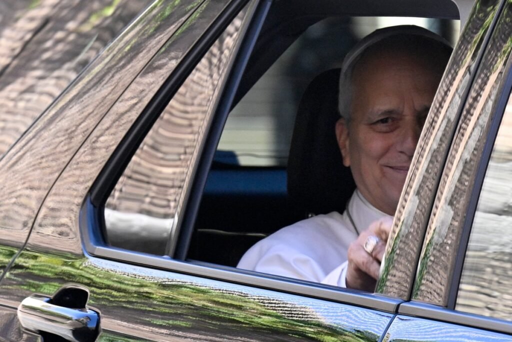 Vaticano diz que papa Leão receberá alta hospitalar neste sábado